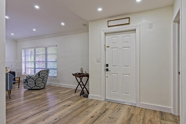 10900 SW 124th Rd in Miami, FL - Building Photo - Building Photo