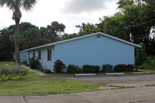 Celtic Apartments in Lake Worth, FL - Building Photo