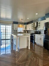 3 Harbor Front Ct in Elizabeth, NJ - Foto de edificio - Building Photo