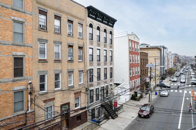 416 Monroe St in Hoboken, NJ - Building Photo - Building Photo