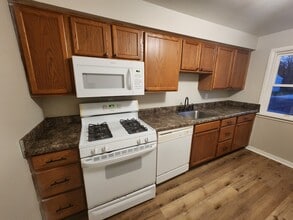 120 W Forest Ave in East Peoria, IL - Building Photo - Building Photo