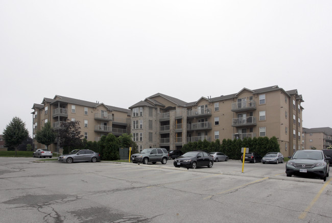 Abbey Oaks in Oakville, ON - Building Photo - Primary Photo