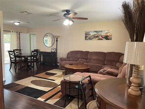 7111 N Whittier St in Tampa, FL - Foto de edificio - Building Photo