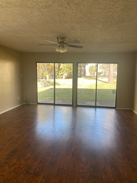 1500 S Diamondhead Blvd in Crosby, TX - Building Photo - Building Photo