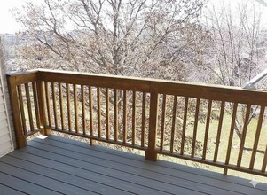 2855 Coral Ct, Unit 302 in Coralville, IA - Foto de edificio - Building Photo