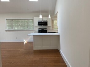 95 High St-Unit -# 4 in Huntington, NY - Building Photo - Building Photo