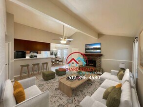 1310 Baylor Ave in San Marcos, TX - Foto de edificio - Building Photo