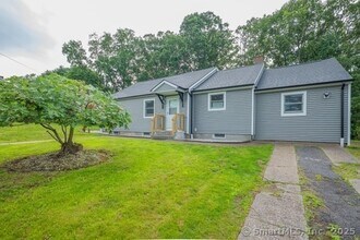 54 Sand Pit Rd in Danbury, CT - Building Photo - Building Photo