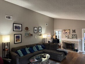 1864 Moonshadow Cir in Camarillo, CA - Building Photo - Building Photo