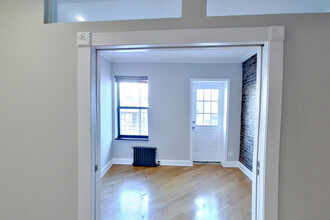 279 E 10th St in New York, NY - Building Photo - Building Photo