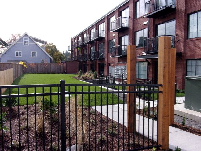 Fairhaven Lofts in Bellingham, WA - Foto de edificio - Building Photo