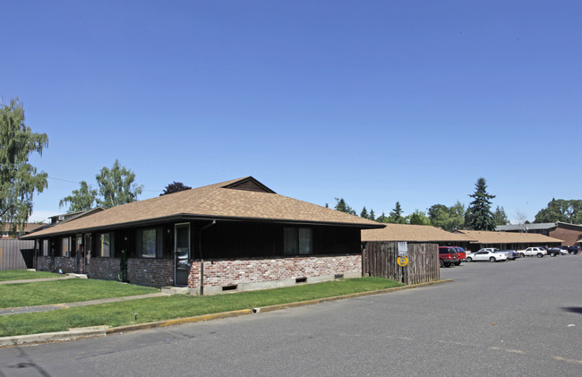 Wexford Apartments in Hillsboro, OR - Foto de edificio - Building Photo