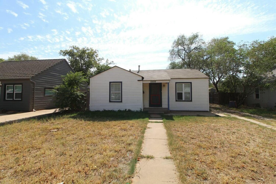 2209 25th St in Lubbock, TX - Building Photo