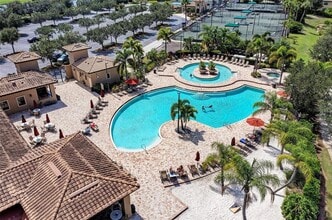8105 Grand Estuary Trail, Unit 404 in Bradenton, FL - Foto de edificio - Building Photo