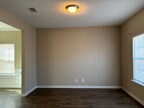 668 Red Oak Ln in Hinesville, GA - Building Photo - Building Photo