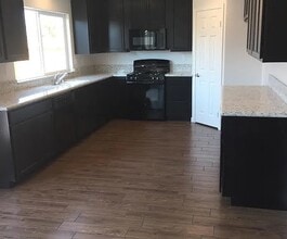 13511 Arden Frst Dr in Bakersfield, CA - Building Photo - Building Photo