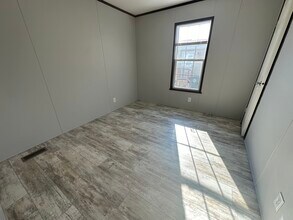 5913 W Maple St in Romulus, MI - Building Photo - Building Photo