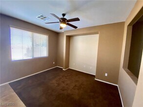 9208 Red Knoll St, Unit 10A in Las Vegas, NV - Building Photo - Building Photo