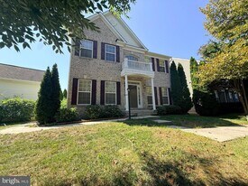 8140 Gilroy Dr in Lorton, VA - Building Photo
