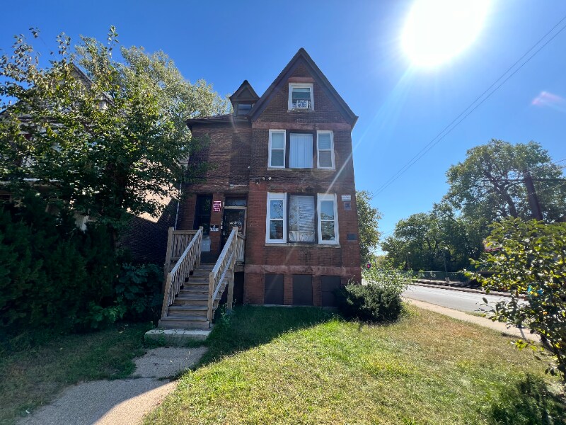 2701 E 75th Pl in Chicago, IL - Building Photo