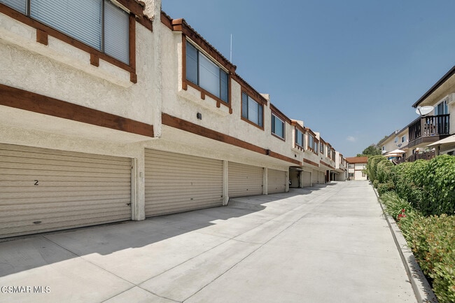 5321 Colodny Dr in Agoura Hills, CA - Building Photo - Building Photo