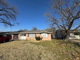 3067 Old North Rd in Farmers Branch, TX - Building Photo