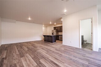 825 S Rupple Rd in Fayetteville, AR - Building Photo - Building Photo