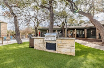 Summit at Westwood in Austin, TX - Foto de edificio - Building Photo