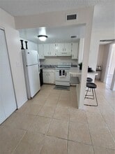 572 Orange Dr in Altamonte Springs, FL - Building Photo - Building Photo