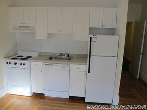 19 Fairbanks St, Unit 23 in Brookline, MA - Foto de edificio - Building Photo