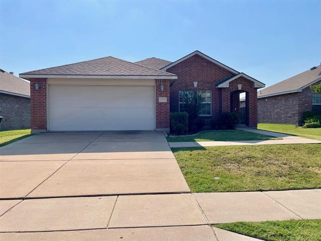 12737 Northern Pine Dr in Fort Worth, TX - Building Photo
