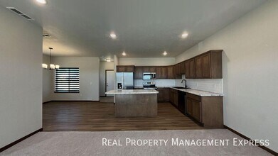 Stunning 3-Bedroom 2.5-Bathroom Townhome in Sioux Falls, SD - Building Photo - Building Photo