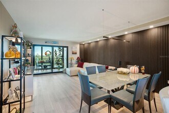 9397 Midnight Pass Rd in Sarasota, FL - Building Photo - Building Photo