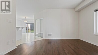 55 Hitchman St in Brant, ON - Building Photo - Building Photo