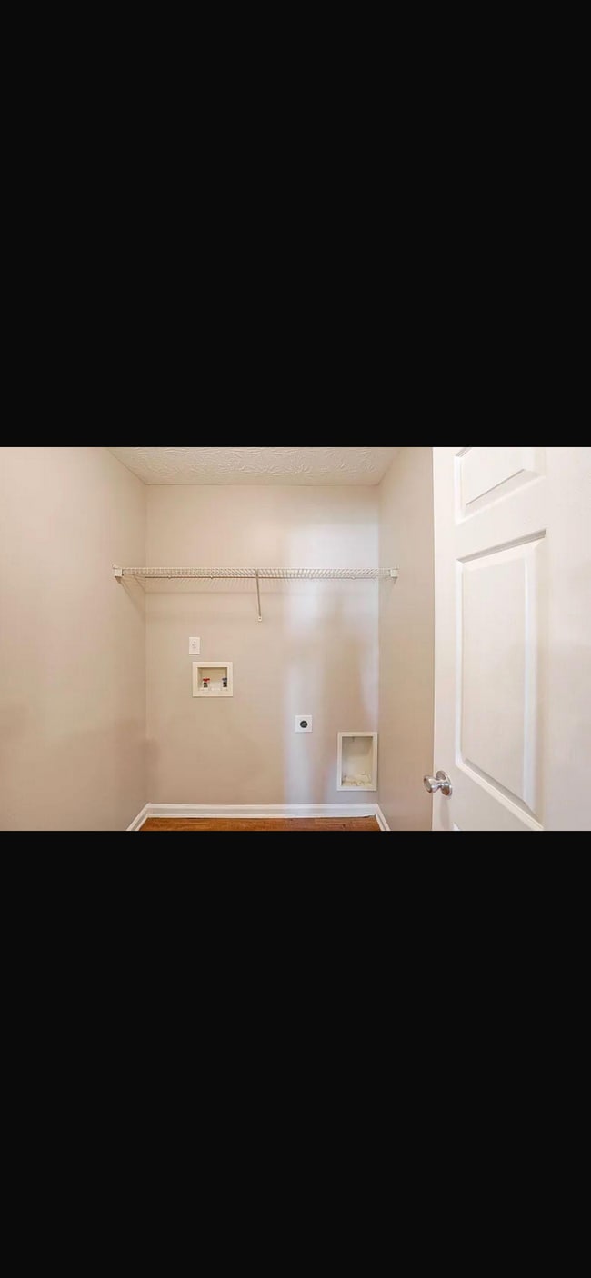 property at 352 Tara Commons Cir