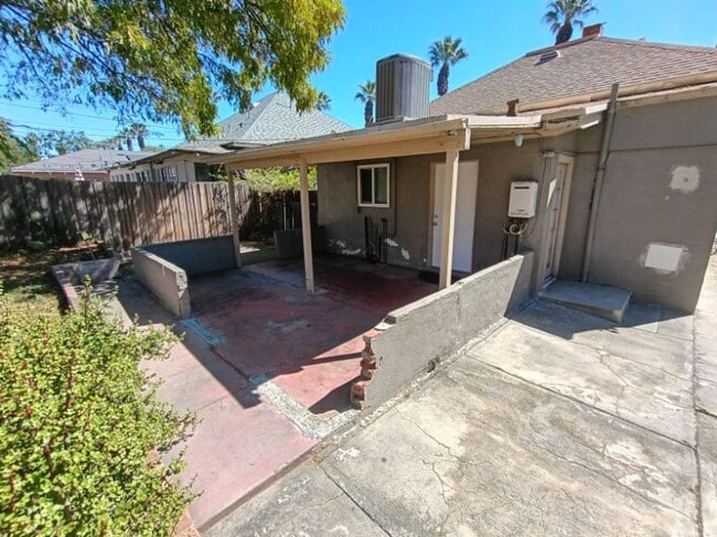 4075 Pine St in Riverside, CA - Building Photo - Building Photo