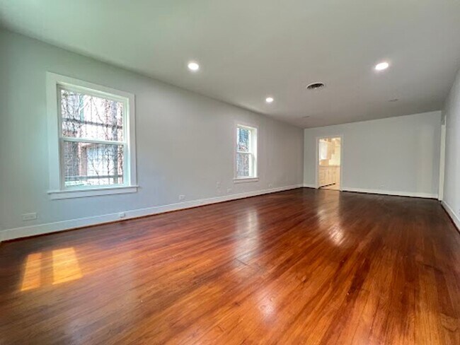 2420 White Oak Dr in Houston, TX - Building Photo - Building Photo