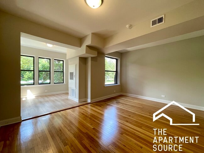 2323 N Kedzie Blvd, Unit 3 in Chicago, IL - Building Photo - Building Photo