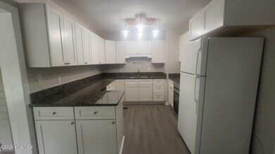 104 Greencrest Cir in Jacksonville, NC - Building Photo - Building Photo