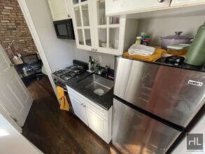 East 13th Street in New York, NY - Foto de edificio - Building Photo