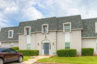 11421 N May Ave in Oklahoma City, OK - Building Photo