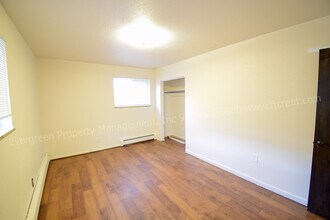 915 James Ct in Fort Collins, CO - Foto de edificio - Building Photo