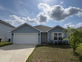 209 Laurel Hl St in Crestview, FL - Building Photo