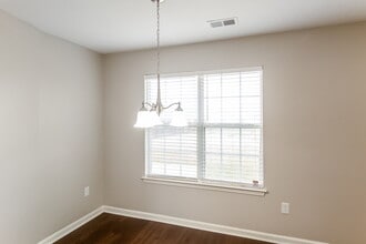 906 Lakemont Dr in Southaven, MS - Building Photo - Building Photo