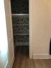 121 Washington Ave, Unit Efficiency Apartment in Mineola, NY - Foto de edificio - Building Photo