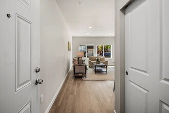 6400 Pacific Ave, Unit 101 in Tacoma, WA - Building Photo - Building Photo