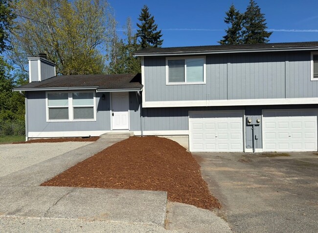 12821-12821 Waller Rd E in Tacoma, WA - Building Photo - Building Photo