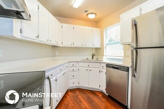 8634 Milton Morris Dr in Charlotte, NC - Foto de edificio - Building Photo