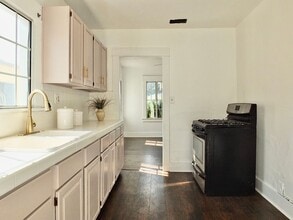 5886 Myrtle Ave in Long Beach, CA - Building Photo - Building Photo