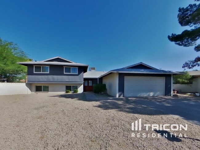 property at 4820 W Hayward Ave